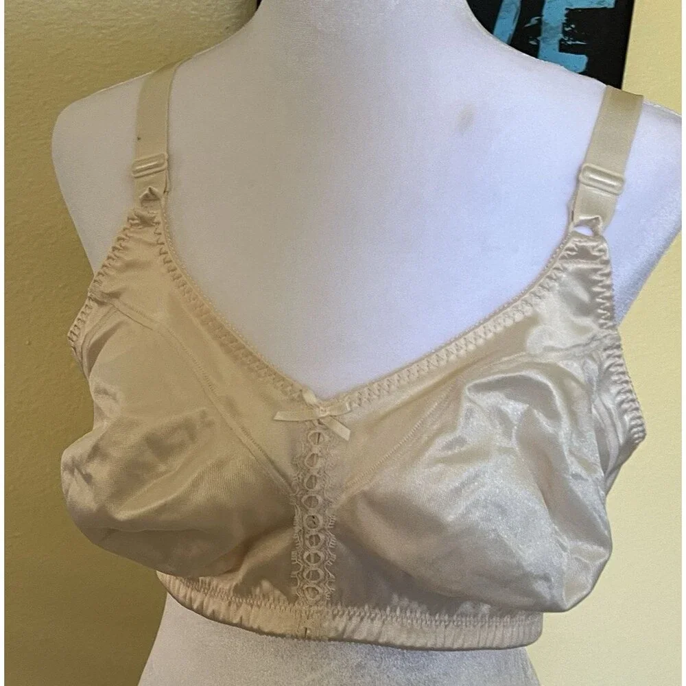 Bali Women's 40DD Double Support Wireless Full Coverage Beige Bra 3820