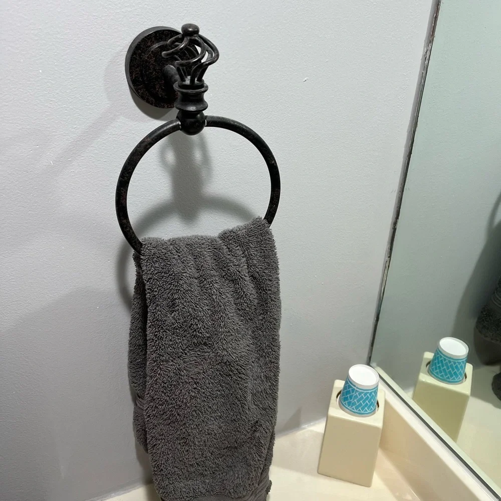 N/A towel rack