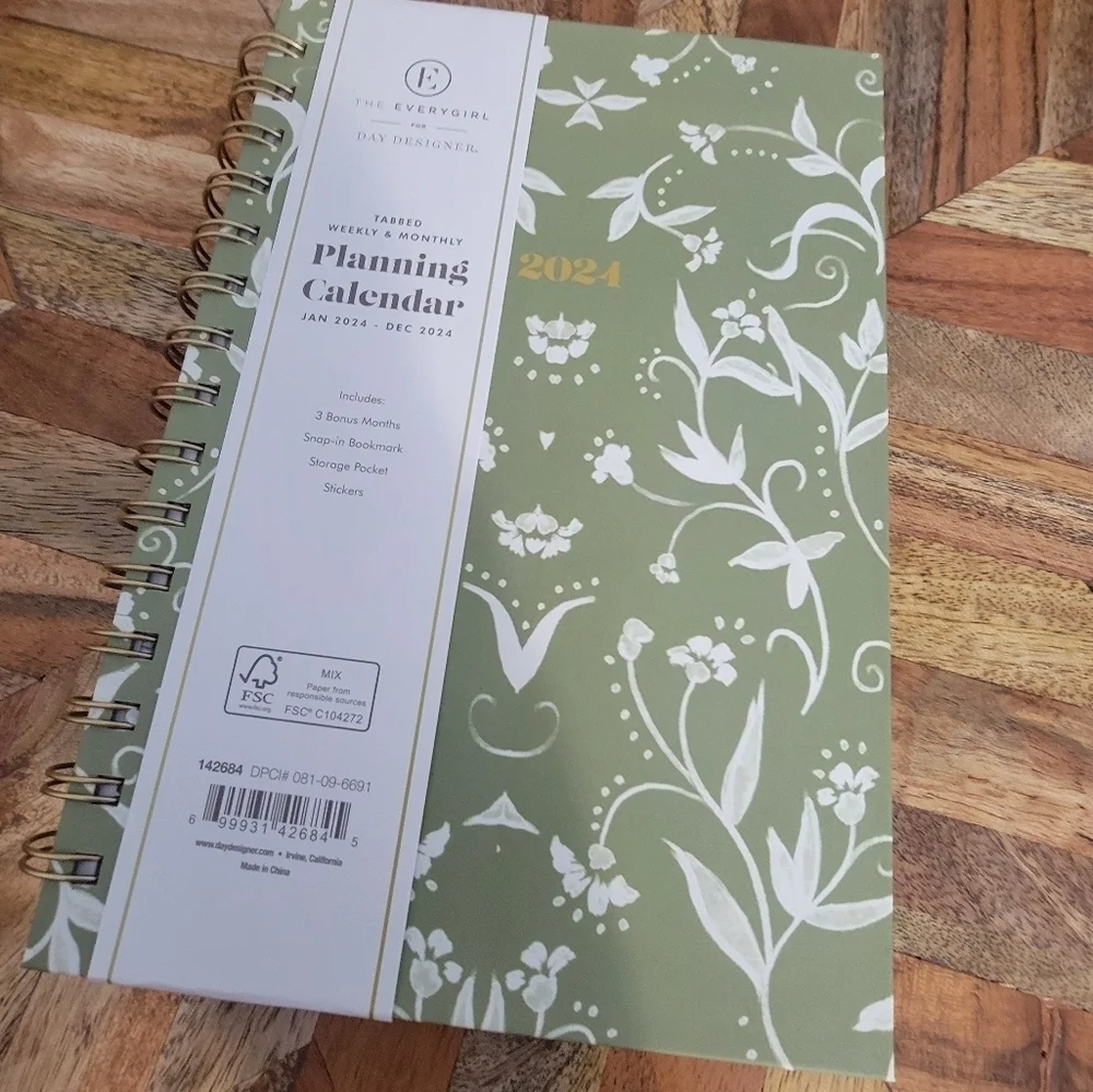 EVERYGIRL BRAND NEW weekly/monthly planner.  5x8