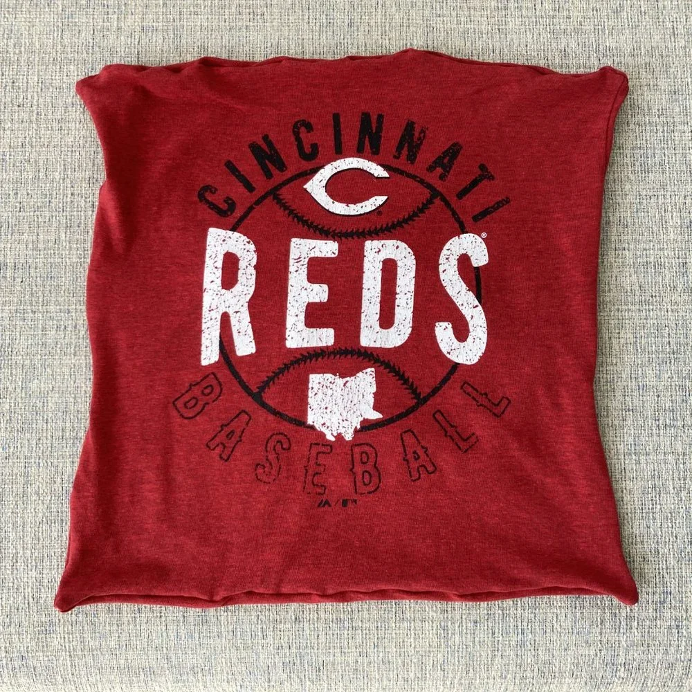 Cincinnati Reds MLB Baseball Handmade upcycled T-shirt 16x16 Throw pillow cover