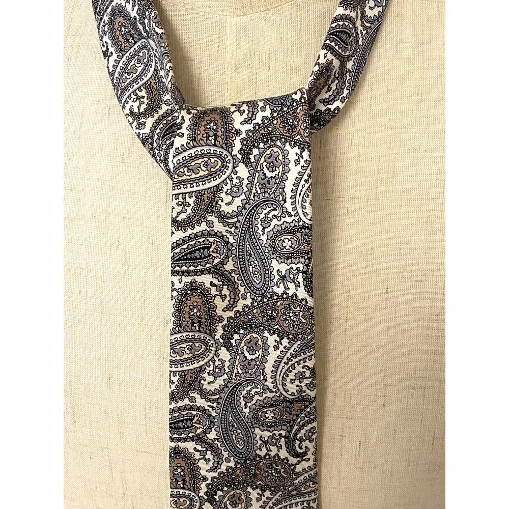WINDSOR SHIRT COMPANY wide ivory multi