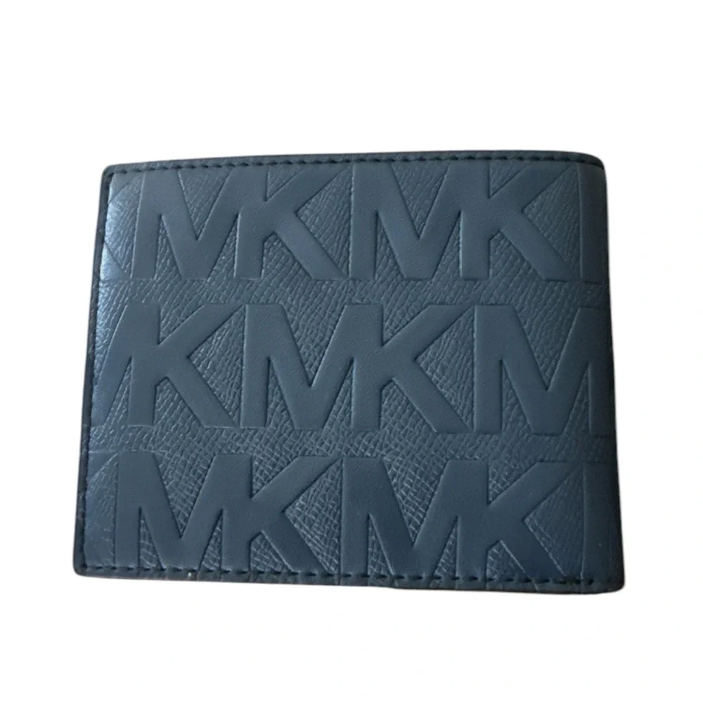 Michael Kors inches way pocket