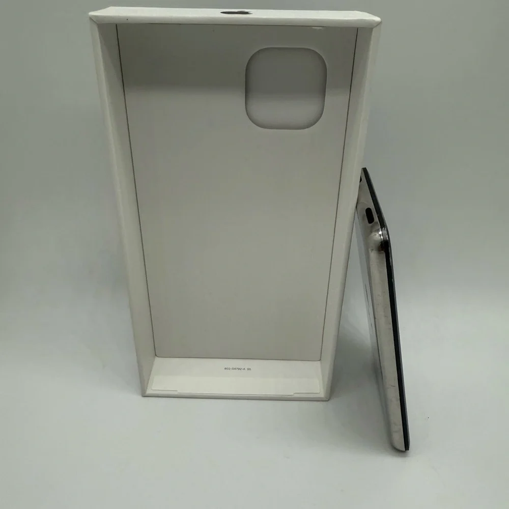 Apple Silver iPod Touch with USB Cable 16GB