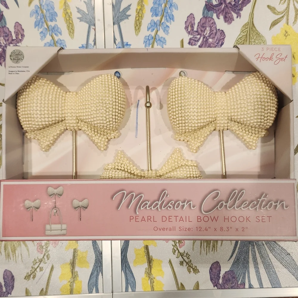Madison Collection Coquette Pearl Bow Hook Set