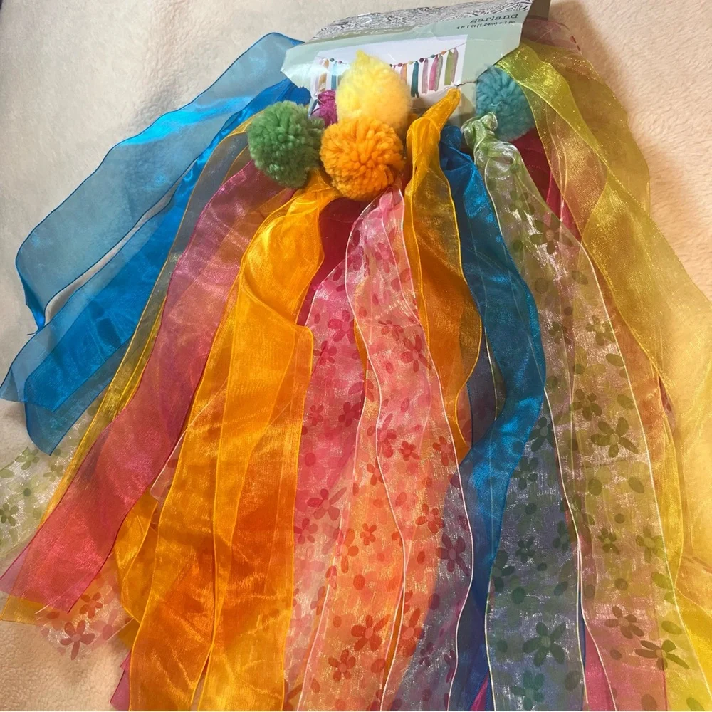🔆 Bundle items 6 for $30 The Spring Shop Garland