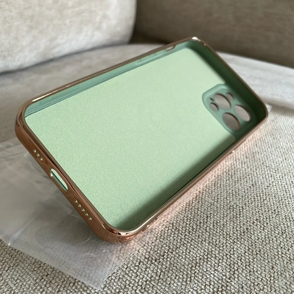 Apple iPhone 12 /12 pro apple green soft green handle new in bag NWT