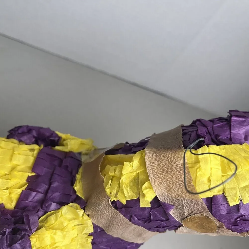 Unbranded pinatas table