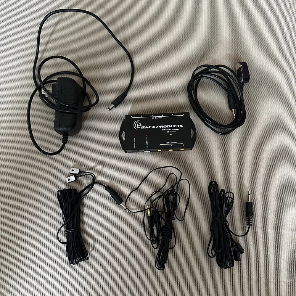 BAXI PRODUCTS Audio Adapter with Cables