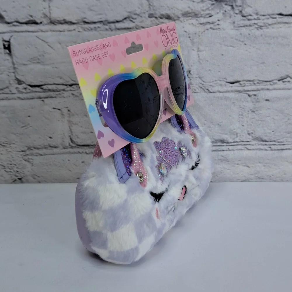MISS GWEN'S 'OMG' HEART SUNGLASSES & FUZZY HARD CARRING CASE 'BOUGIE KITTY'