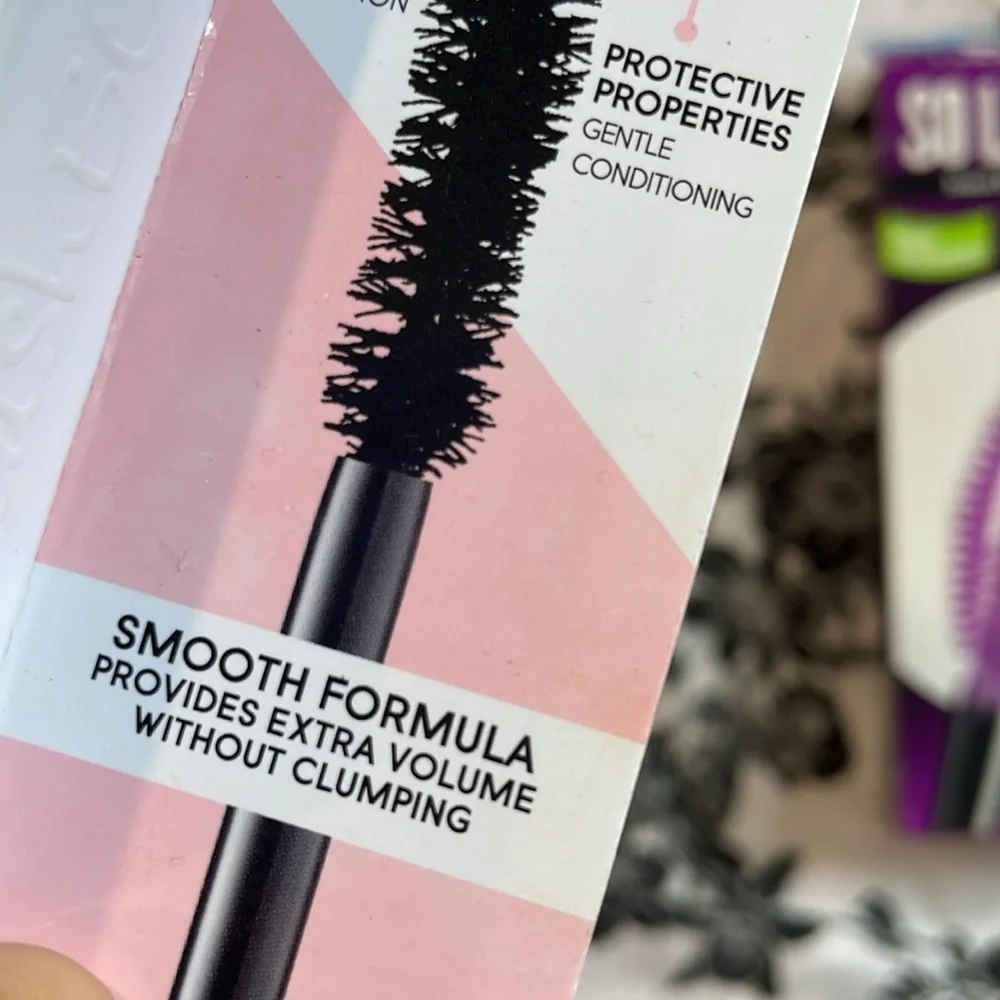 Laura Gellar LashBoss Bold Mascara & Covergirl So Lashy both black