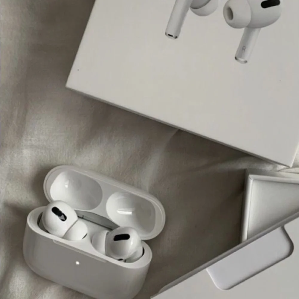 Wireless Earbuds with Charging Case - White