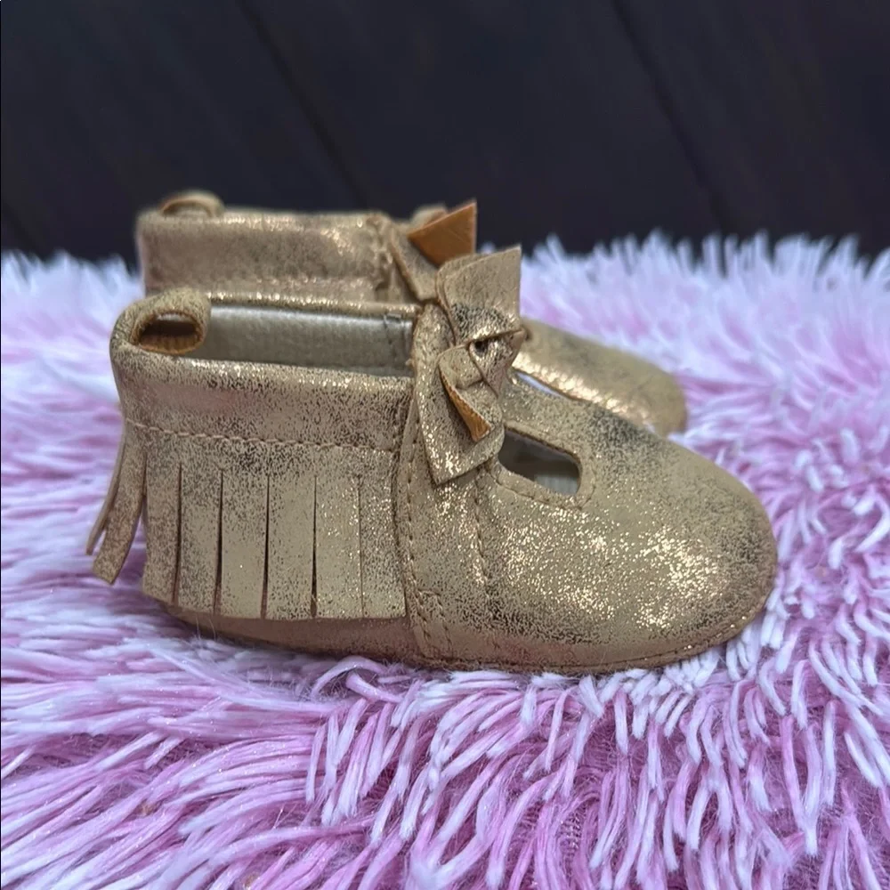 🚨2/$10🚨Gold and Pink Kids Moccasins