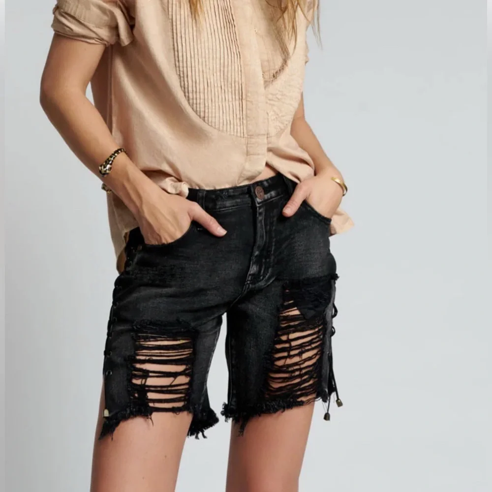One Teaspoon  Stevies Low Waist Long Length Boyfriend Denim Shorts, NWT
