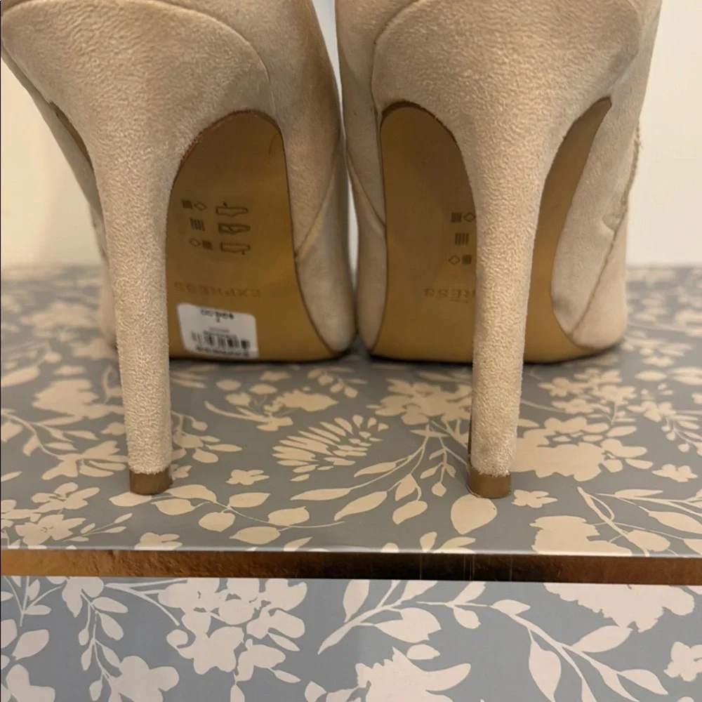 Express Cream and Black Boots with Stiletto Heel