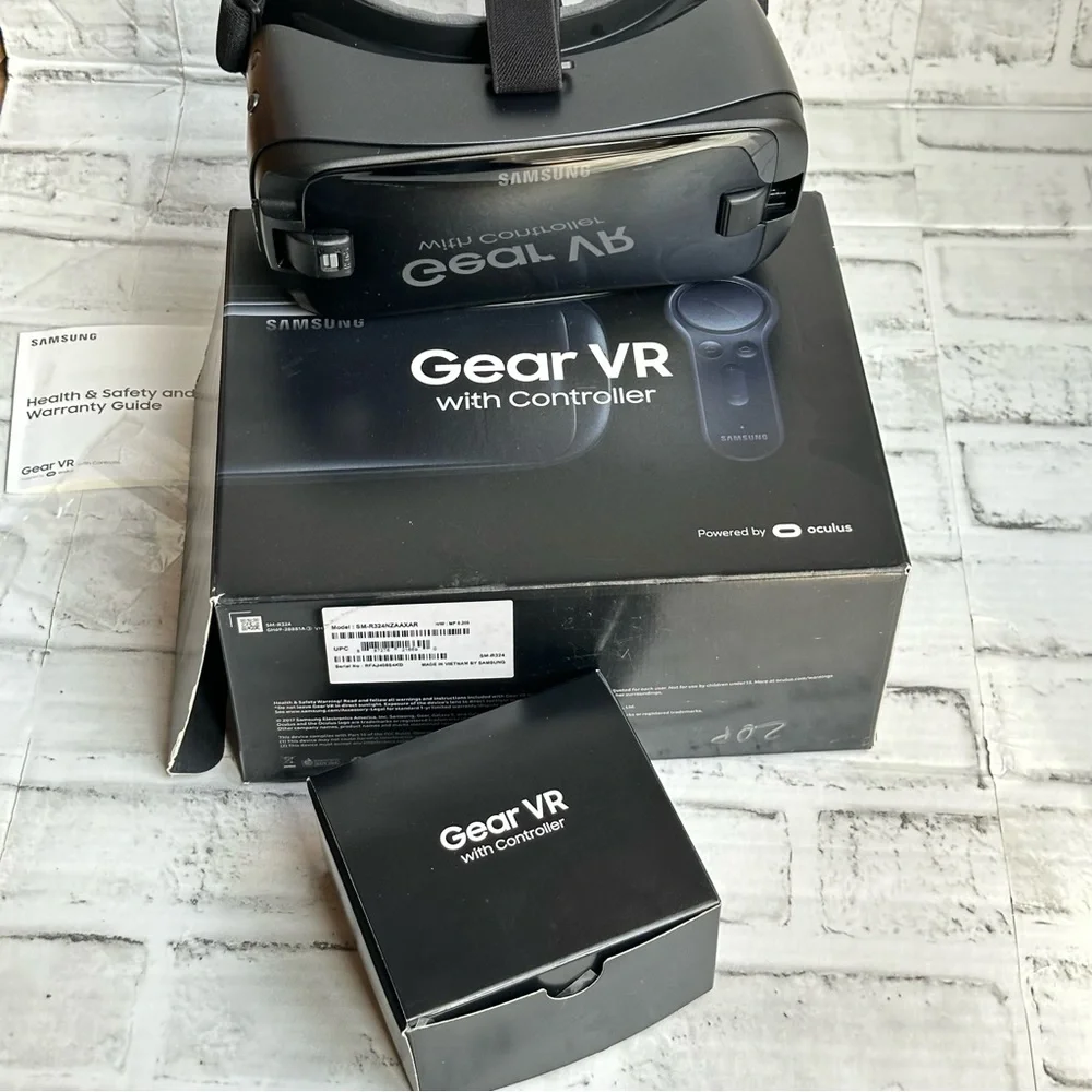 Samsung Gear VR with Controller - Black