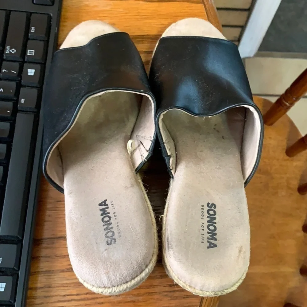 𝅺gently used Sonoma wedges