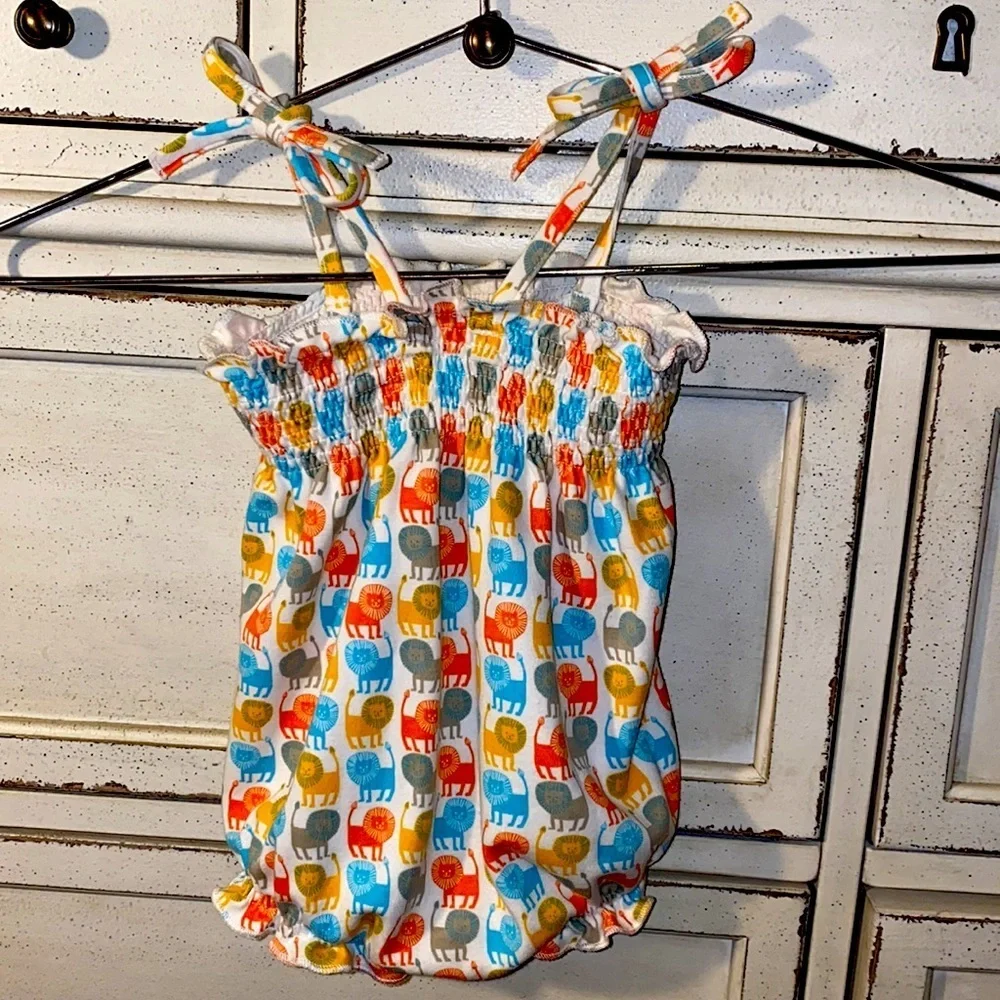Zutano romper lions 🦁 tie shoulder onesie 0-6 mos​​