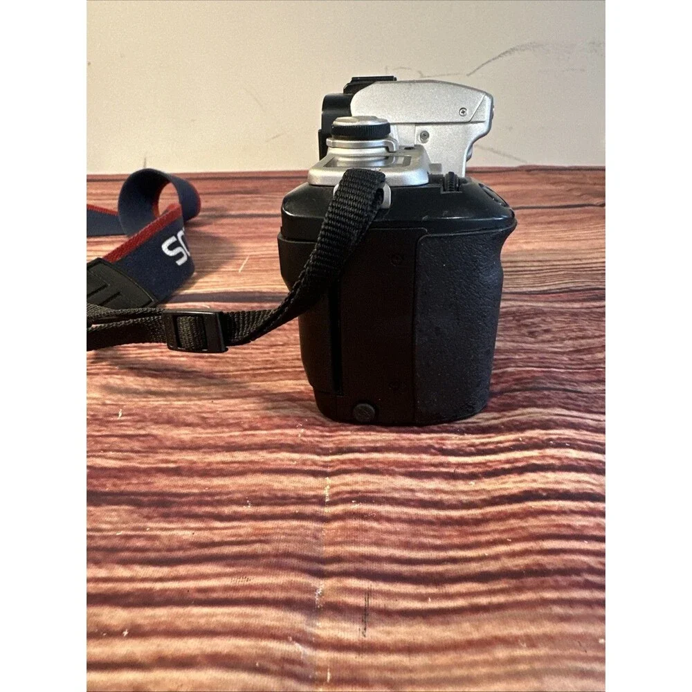 Canon EOS Elan II 35mm SLR Film Camera Body Only - READ - DOOR WON’T LATCH