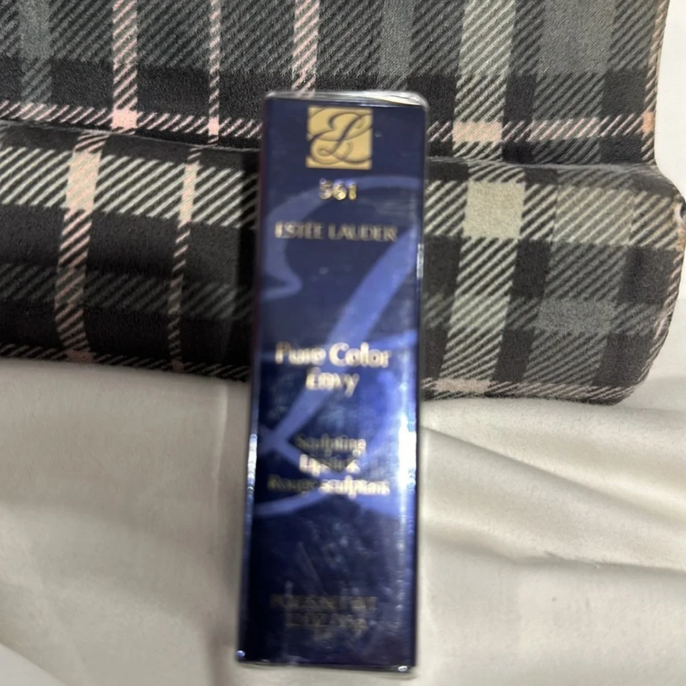 Estee Lauder 561 have nwt