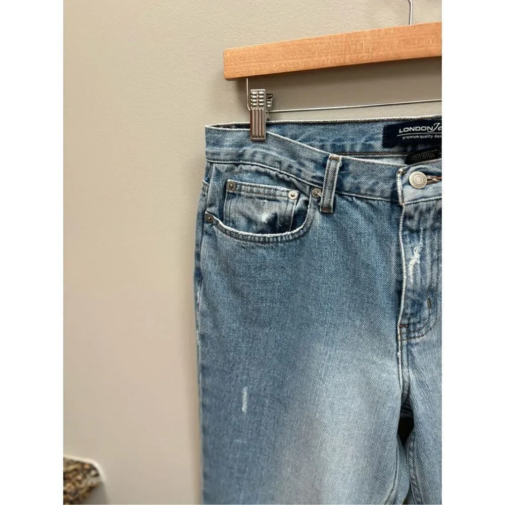 London fog 12 light wash distressed straight cut baggy Mom jeans no stretch ￼