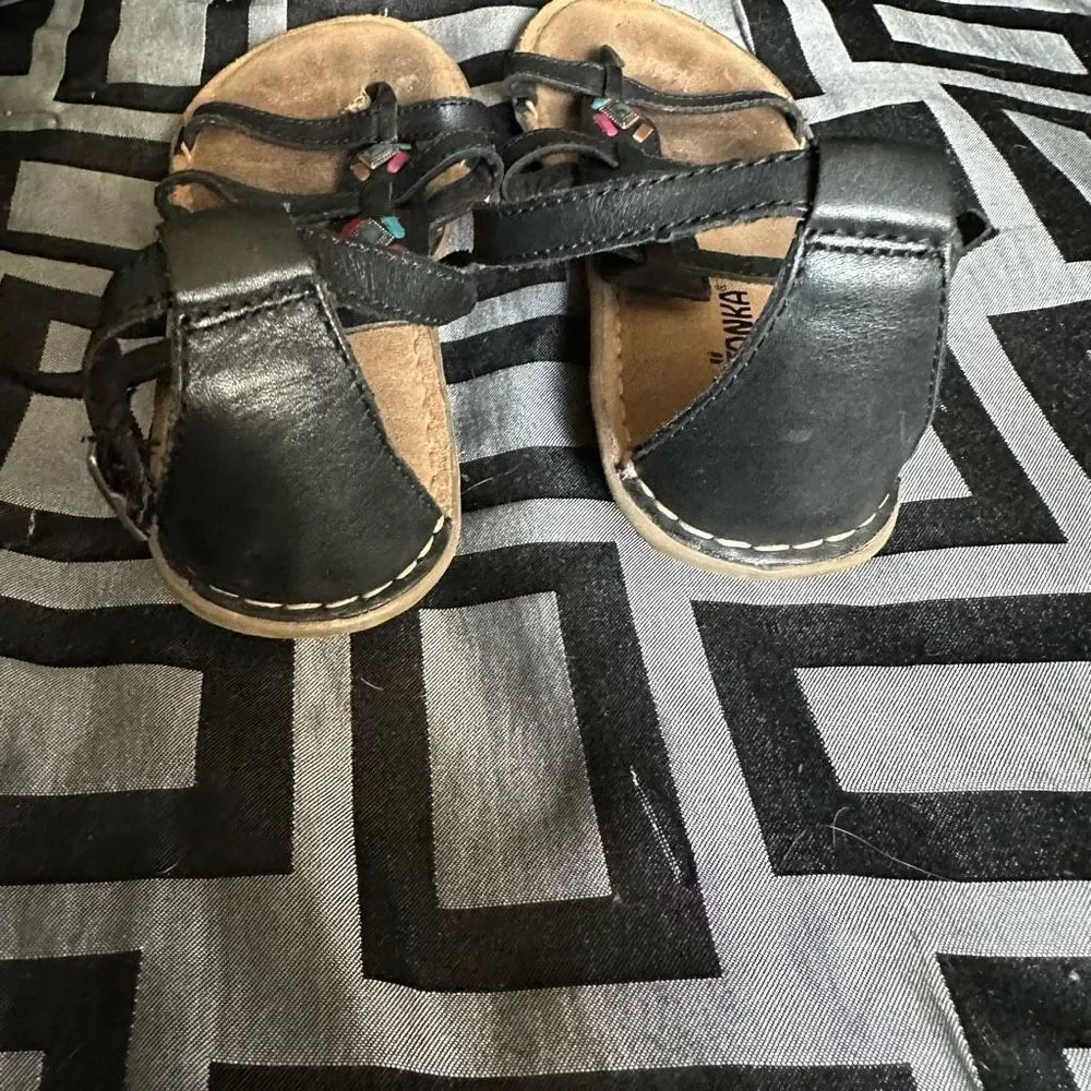 MINNETONKA Leather Southwestern Indian Sandals