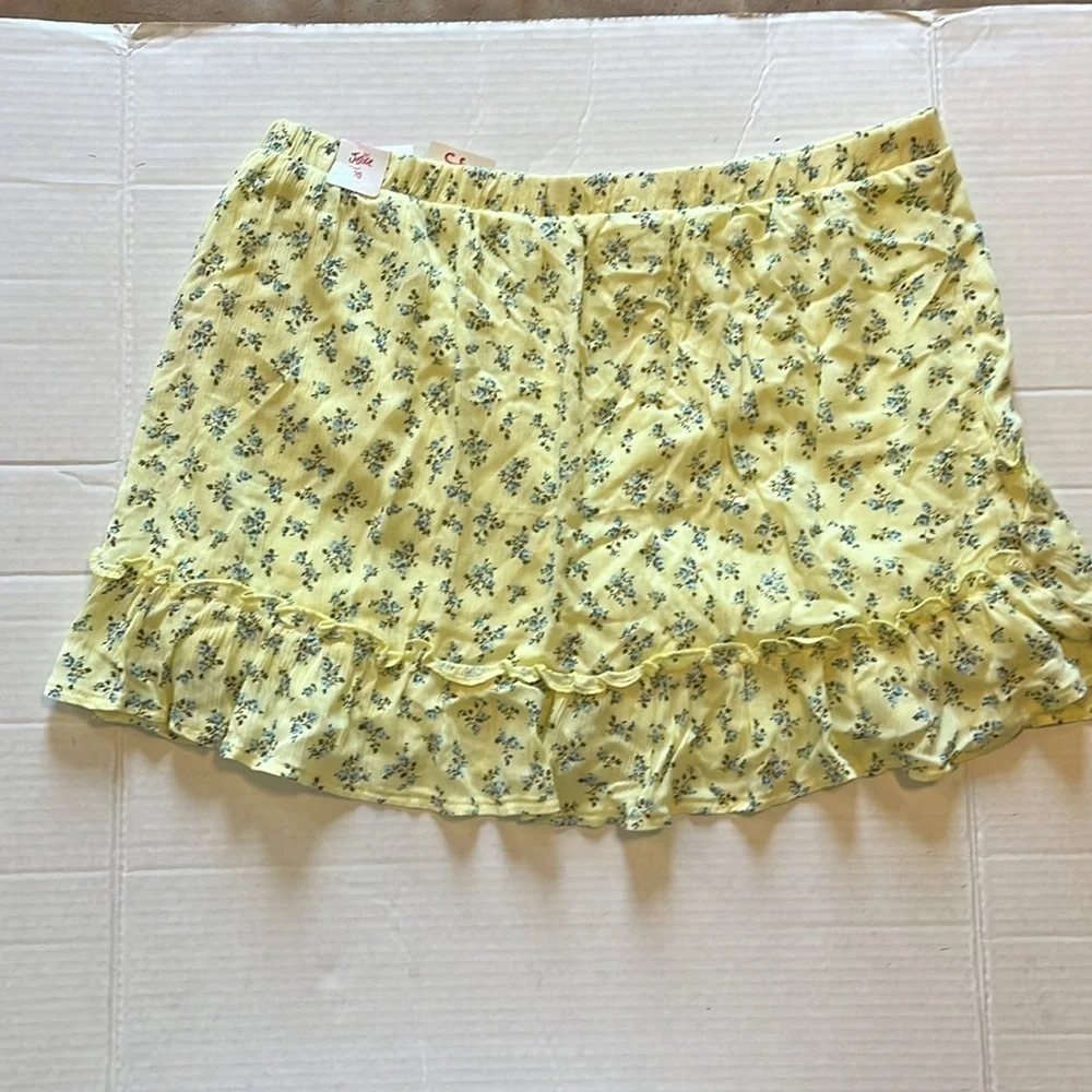 NWT-Justice-plus-yellow floral-woven tiered ruffled,mini, skirt/skort.