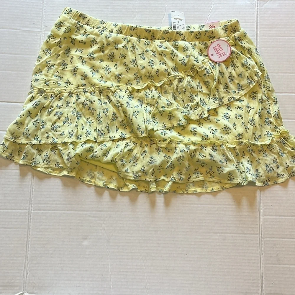 NWT-Justice-plus-yellow floral-woven tiered ruffled,mini, skirt/skort.