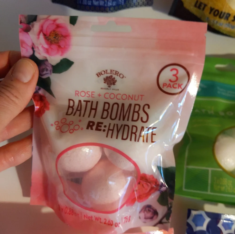 9 PKG BOLERO OF BEVERLY HILLS BATH BOMBS
