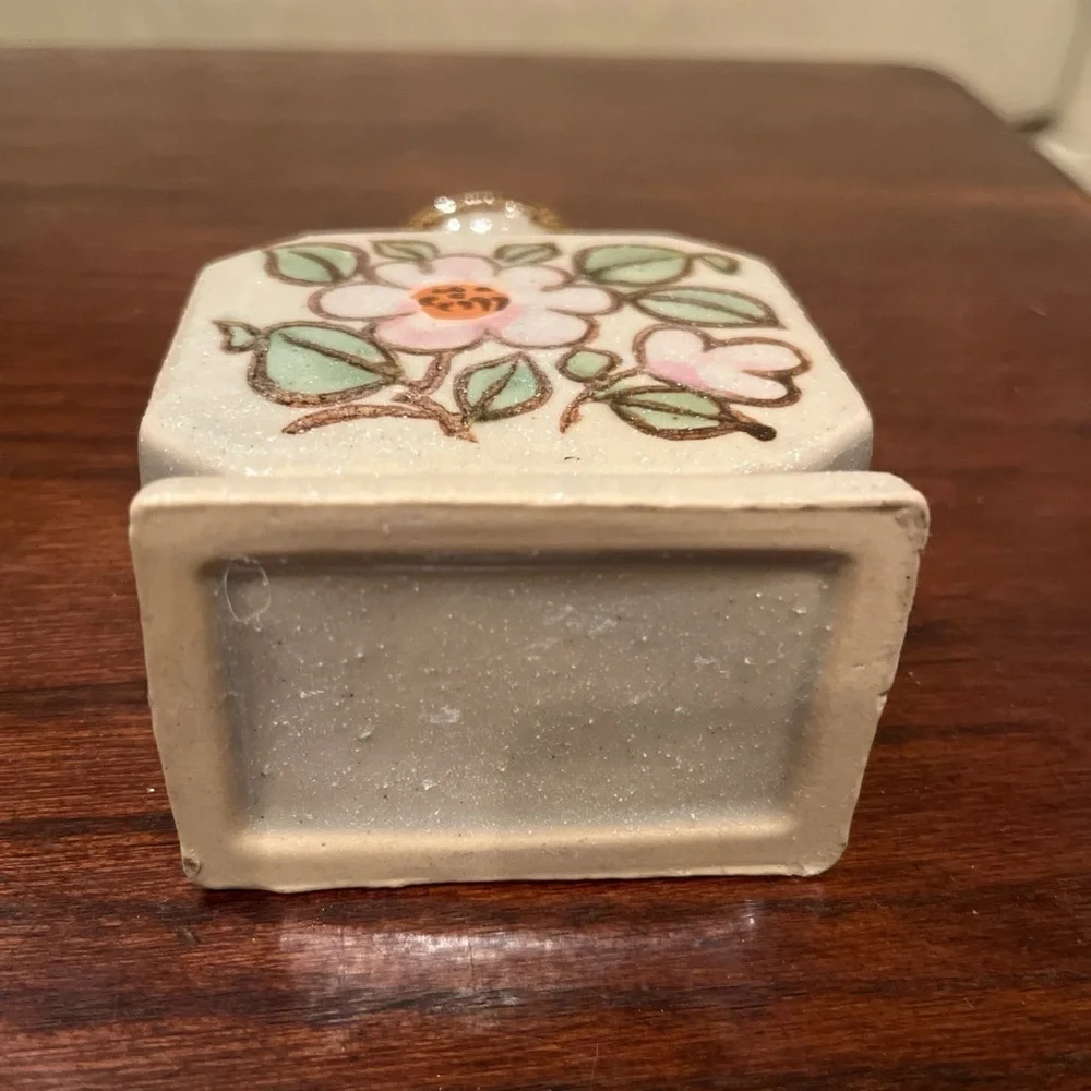 Vintage measures vase