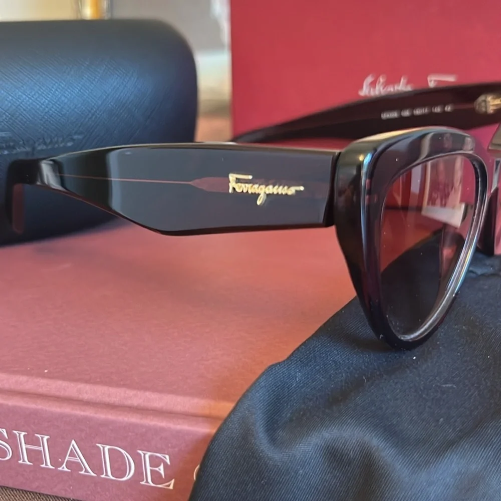 Salvatore Ferragamo nwt