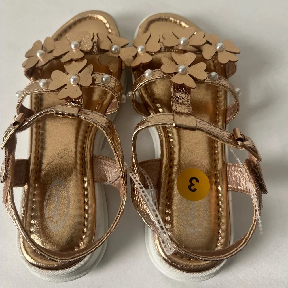 Atalina Little Girl’s Gold T-Strap Classy Sandals, Petal Accents Size. 3 NWOT