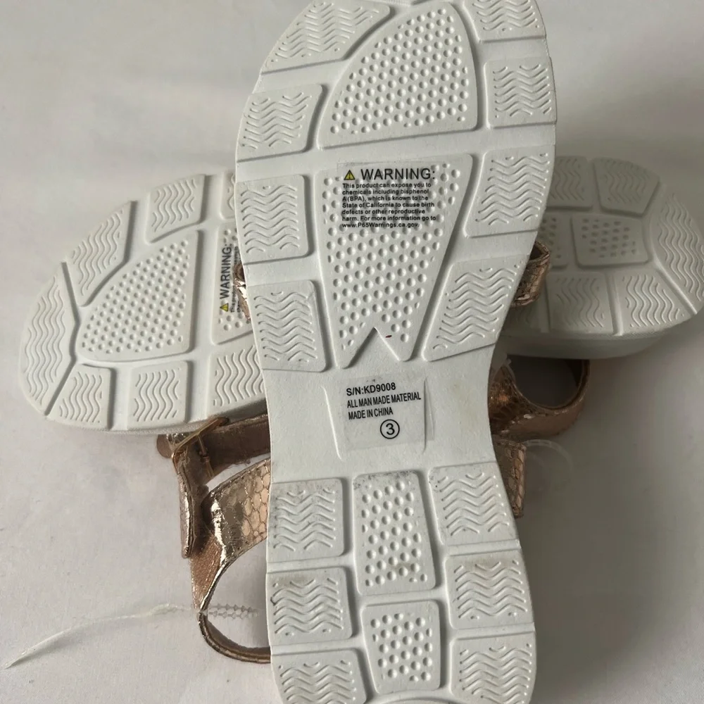 Atalina Little Girl’s Gold T-Strap Classy Sandals, Petal Accents Size. 3 NWOT