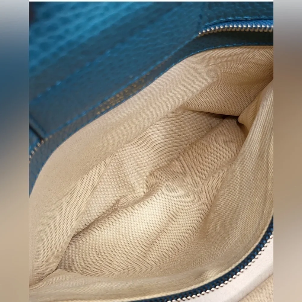 Gucci pebbled swing tote bag blue