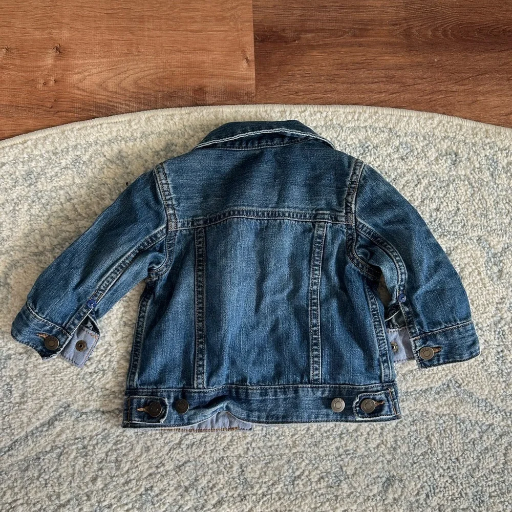 Baby Gap blue Denim Jacket size 6-12 months boy/girl