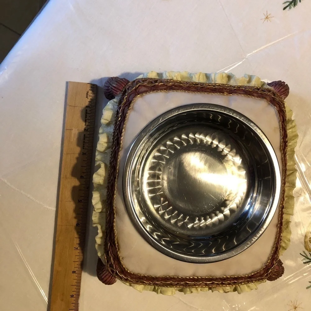N/A heavy ornate