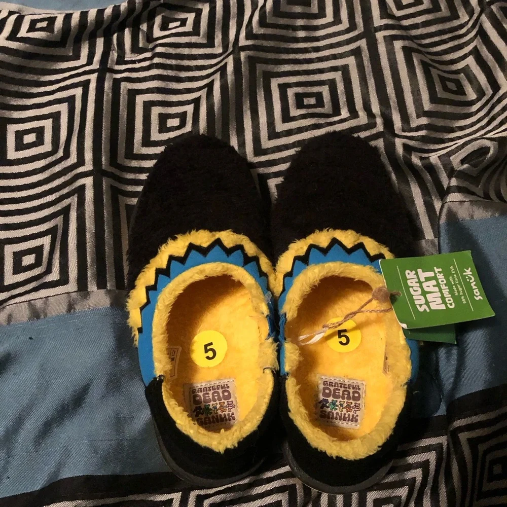 SANUK U PUFFY CHILLER LOW SM X GRATEFUL DEAD SHOE Sz 6 NWT Black Yellow
