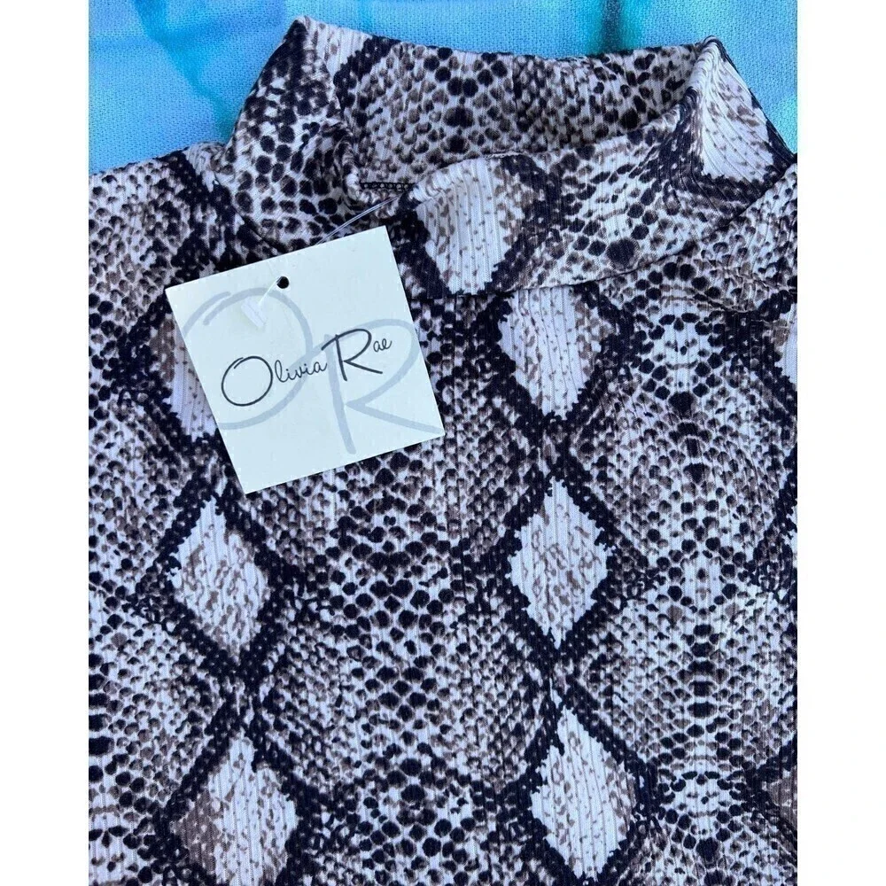 𝅺OLIVIA Rae snakeskin print long sleeve shirt size small jrs