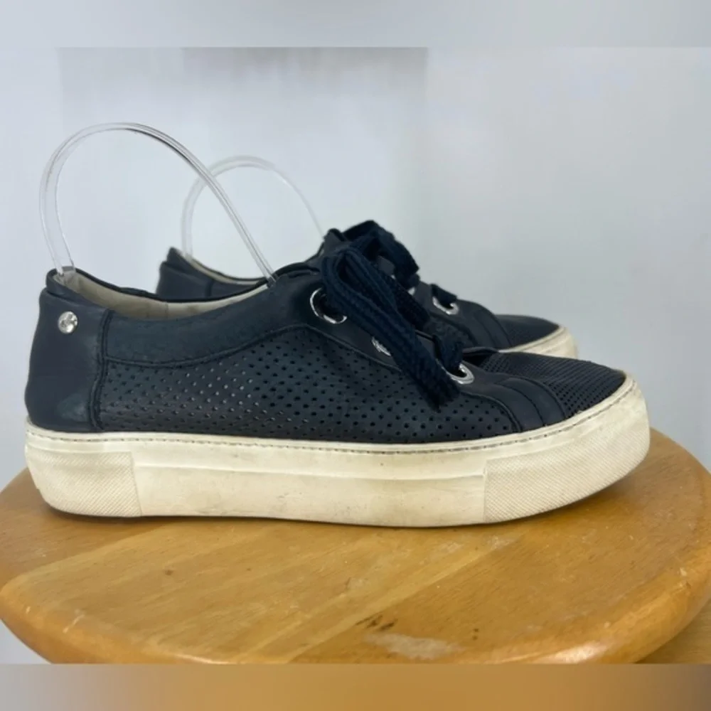 AGL Attilio Giusti Leombruni navy blue perforated lace up platform sneaker 9