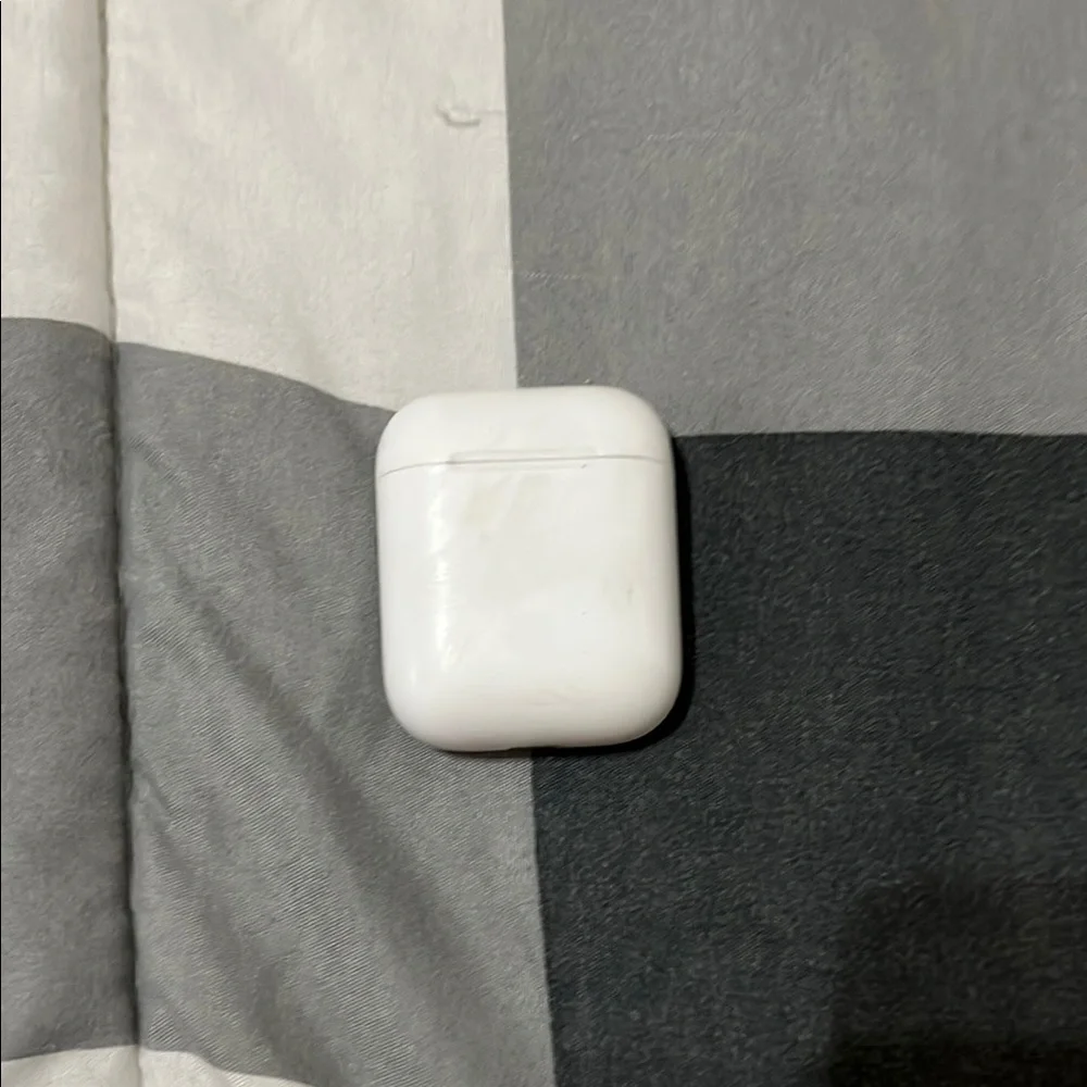 Wireless Earbuds Charging Case - White