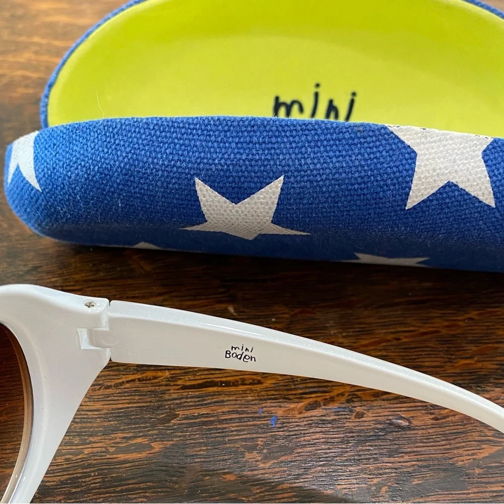 Mini Boden stylish white