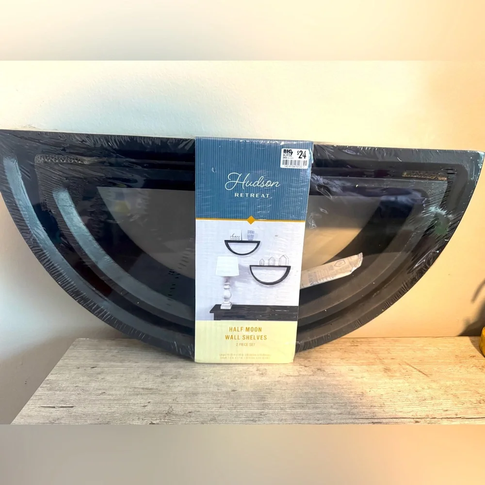 Hudson Retreat stylish black