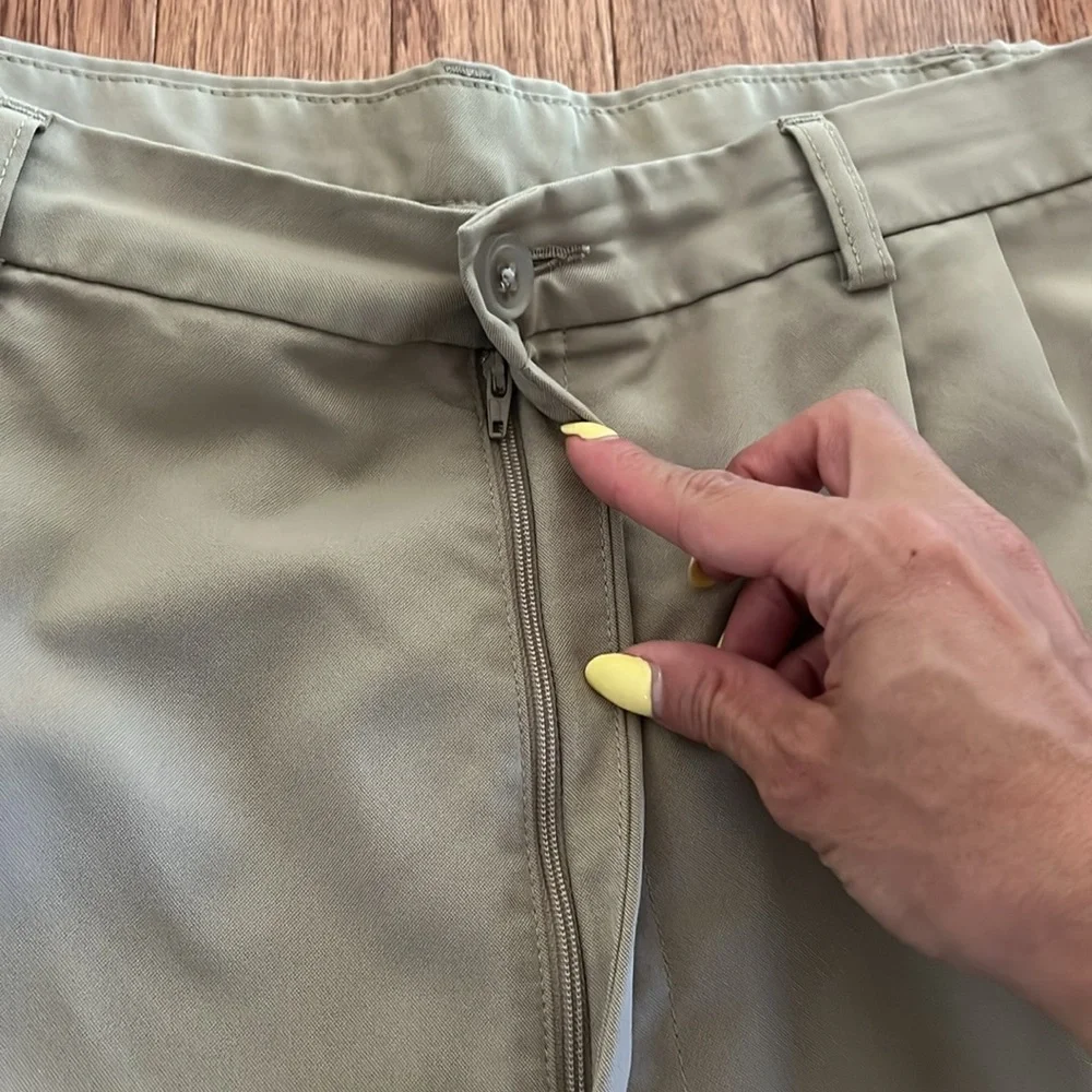 Haggar Clothing Khaki Chino Flat Front Golf Shorts Men’s Size 40
