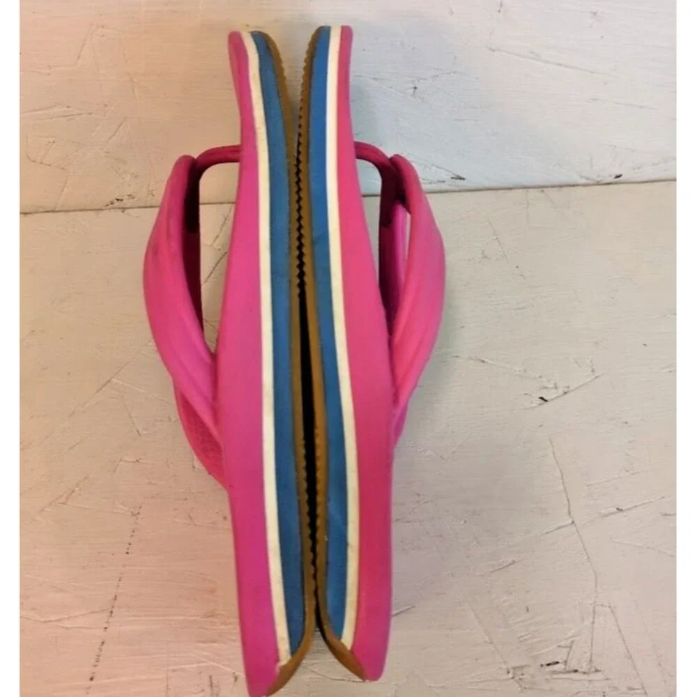 Crocs pink shoe