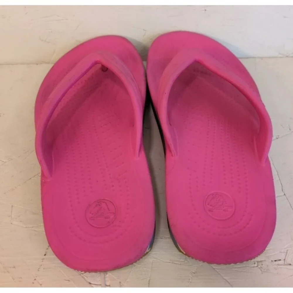 Crocs pink shoe