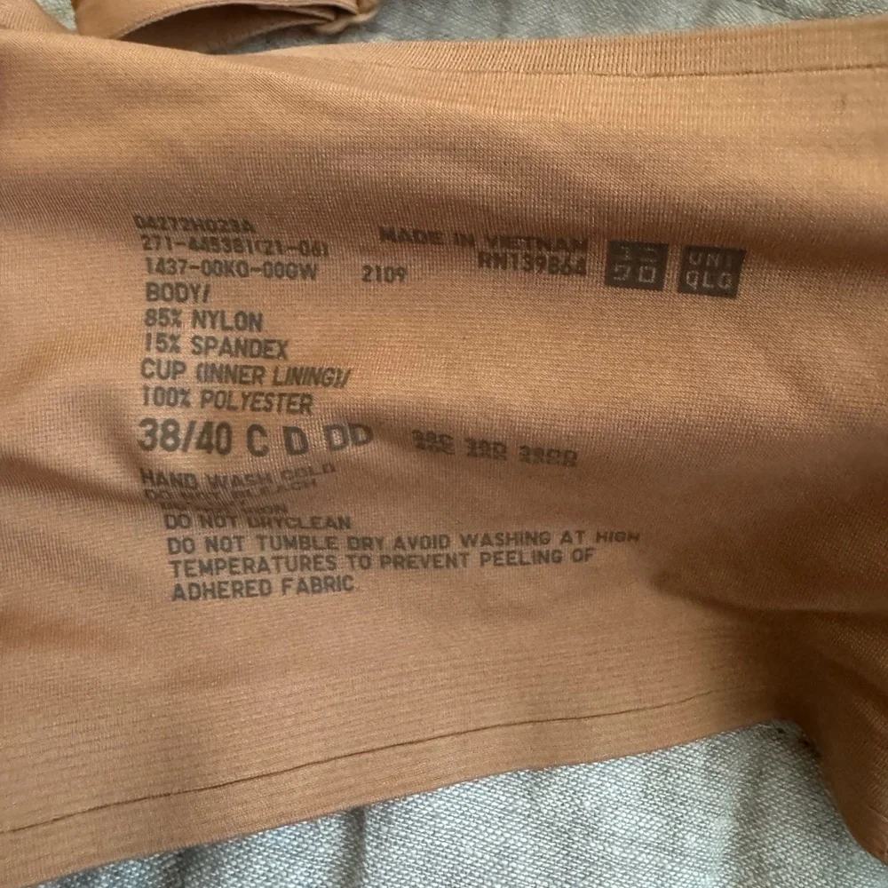 Uniqlo Seamless Tan Bra (38/40 C D DD) (NWOT)