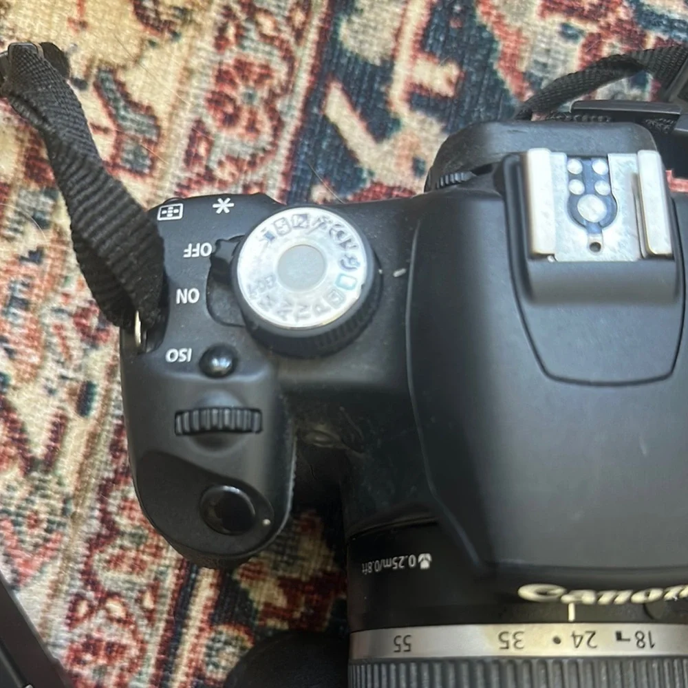 Canon EOS Digital Camera with Black Finish! Zoom lens! W/ charger and camera bag