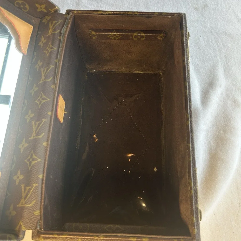 LOUIS VUITTON Vintage Monogram Cosmetic Box Trunk Bag Locks Handle Mirror