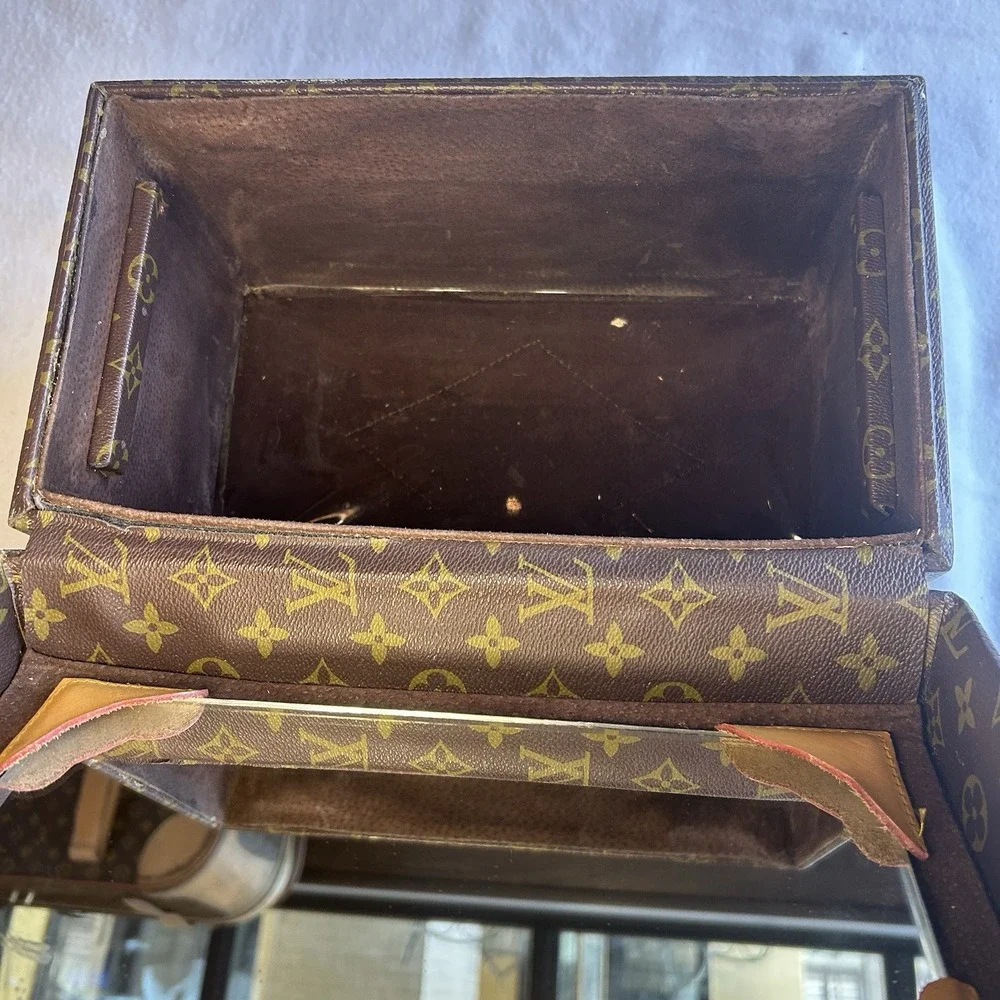 LOUIS VUITTON Vintage Monogram Cosmetic Box Trunk Bag Locks Handle Mirror