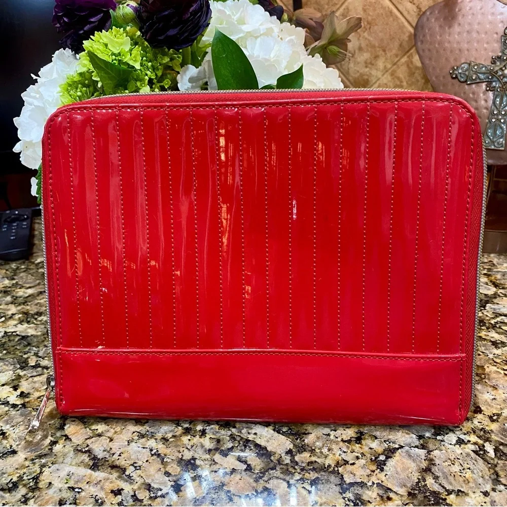 Ted Baker stylish zippered