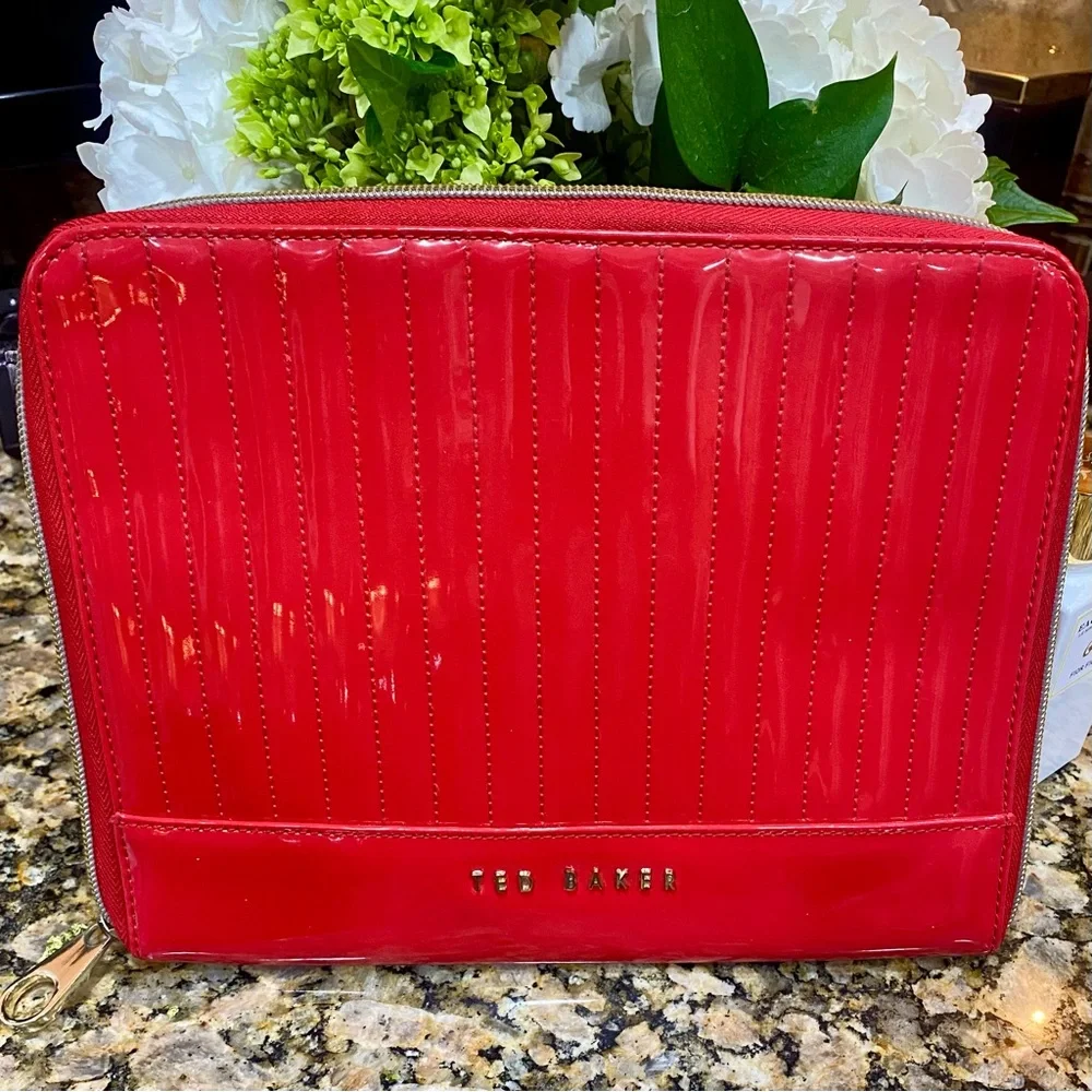 Ted Baker stylish zippered